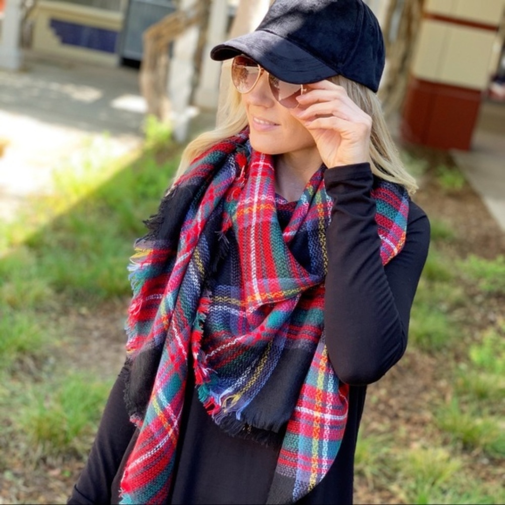 LAST ONE! Black Plaid Blanket Scarf - Picture 5 of 6